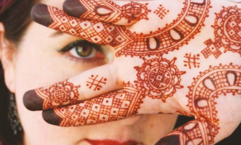 Woman with Moroccan henna tattoos in her hand how to make henna last longer