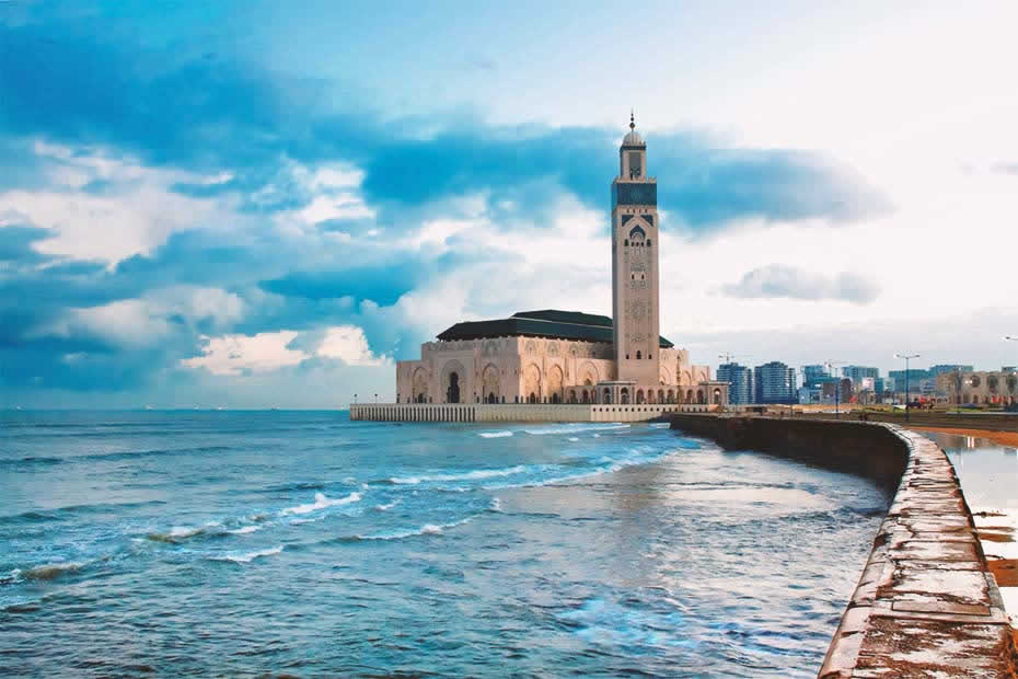 Beautiful view of the Hassan II Mosque that stands on a promontory looking out to the Atlantic Ocean